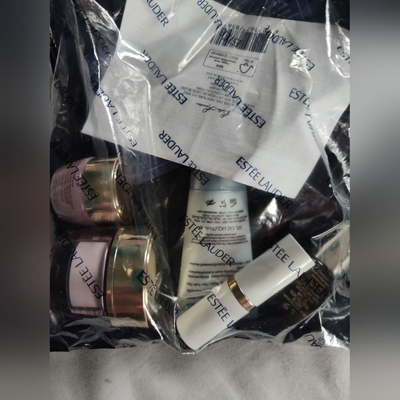 ESTEE LAUDER Bag And 3 Unopened Bags Of Estee Lauder Products. (New) - Picture 8 of 10